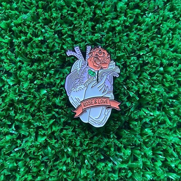 Heart of Rose & Love Enamel Pin/ Brooch Lapel - Picture 6 of 6
